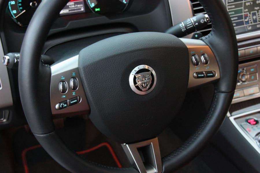 Jaguar XF Supercharged 2009 года  (фото 35 из 44)